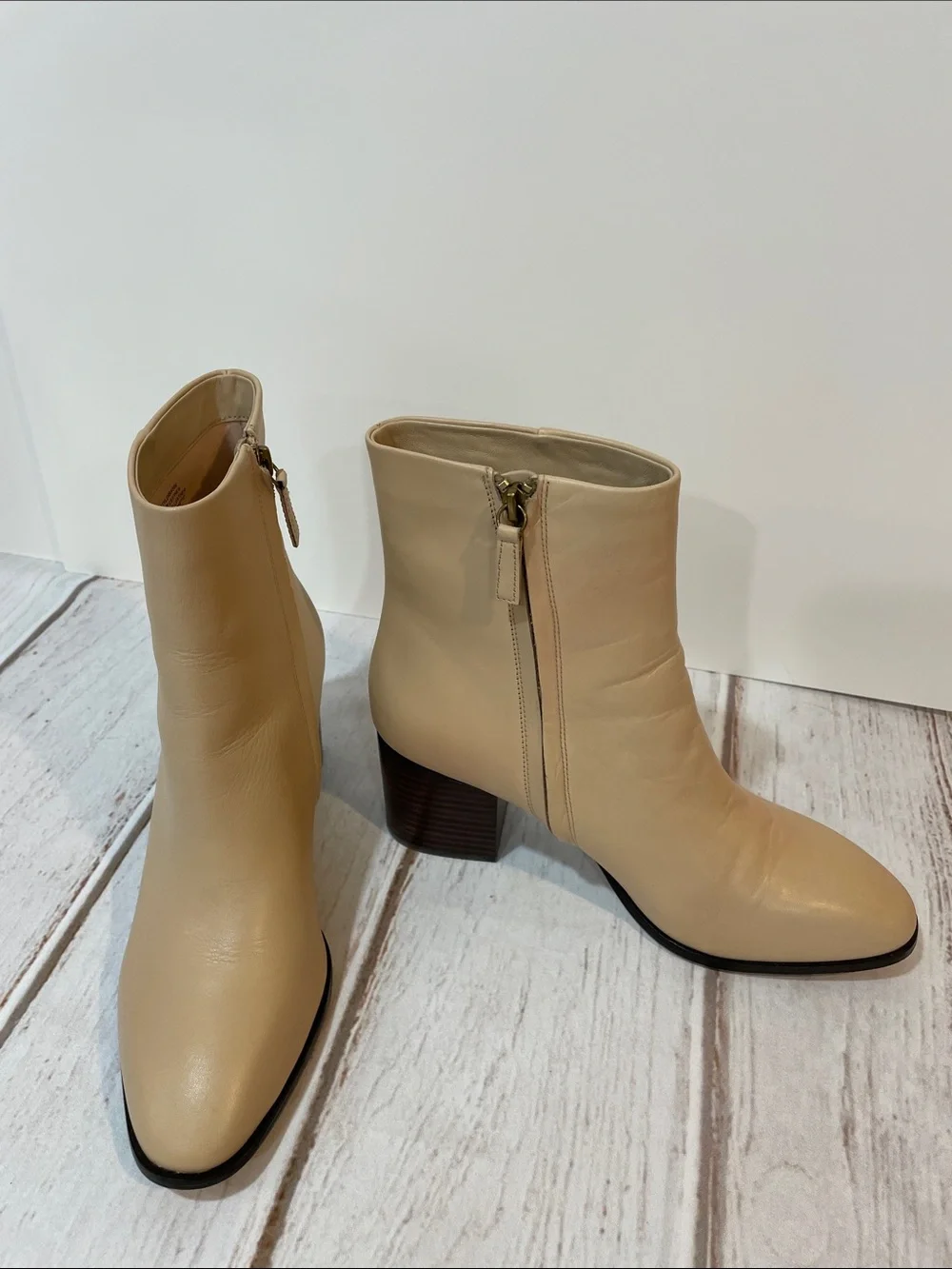 J Crew Women’s 9.5 Tan Leather Ankle Boots Classic Zip Closure BA566
